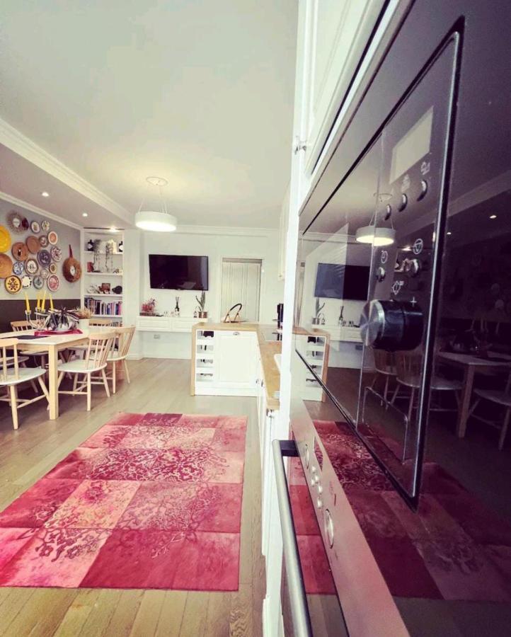 Cozy & Stylish Apartment Тирана Экстерьер фото