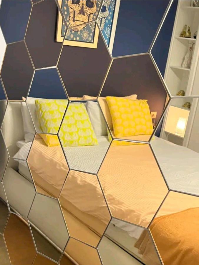 Cozy & Stylish Apartment Тирана Экстерьер фото